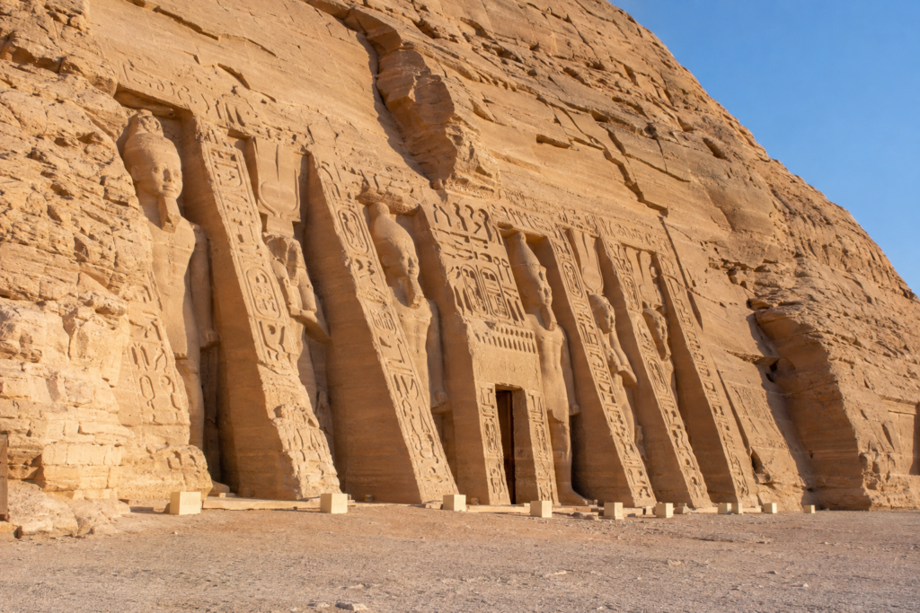 Egipto Esencial con Abu Simbel · Chárter Viernes5