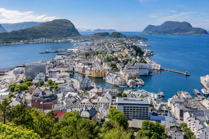 Tierra de Trolls, Fiordos y Ålesund