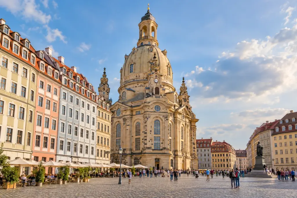 Frauenkirche y casco histórico de Dresde Iglesia Frauenkirche en la plaza Neumarkt de Dresde, durante el viaje Todas las Capitales Imperiales.