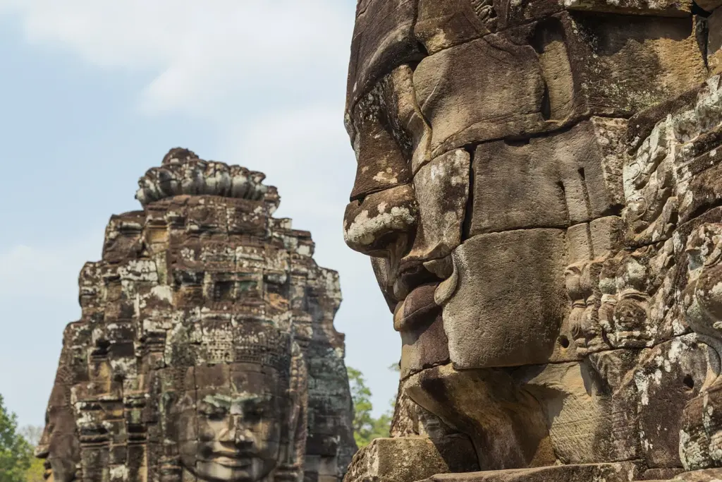 Templo Bayon Rostro sonriente esculpido en el templo Bayon de Angkor Thom